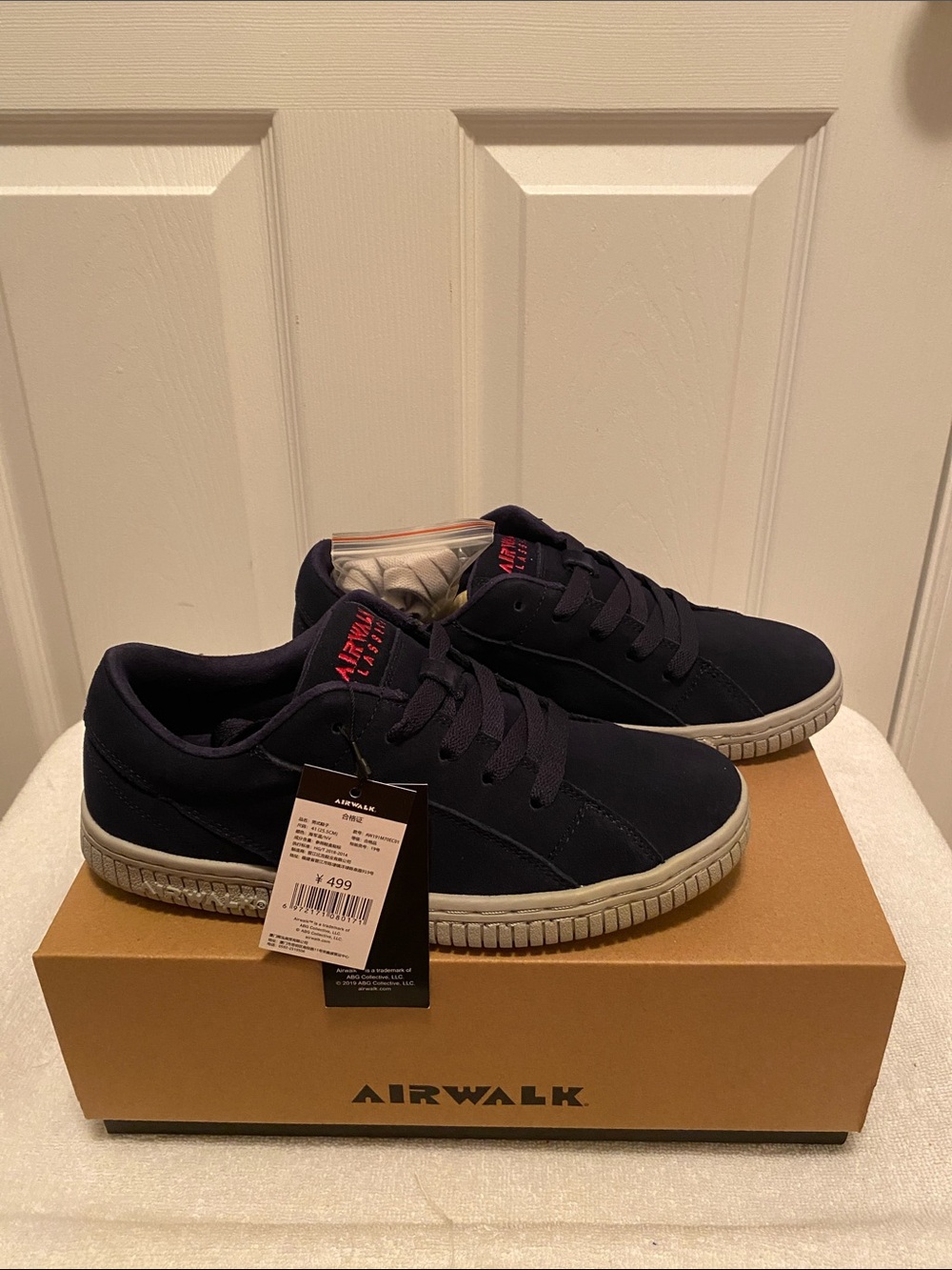 Airwalk Men's Navy  Low-Top Skate Sneakers…size 8